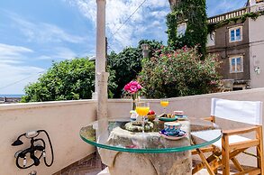 Villa Monte Santo by DuHomes