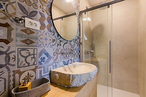 Villa Monte Santo by DuHomes