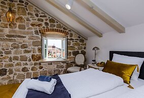 Villa Monte Santo by DuHomes