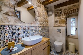 Villa Monte Santo by DuHomes