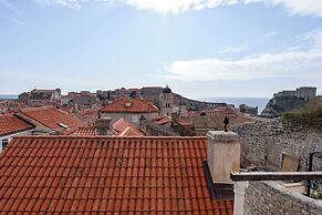 Villa Monte Santo by DuHomes