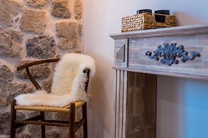 Villa Monte Santo by DuHomes