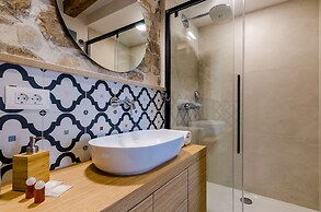 Villa Monte Santo by DuHomes