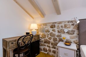 Villa Monte Santo by DuHomes