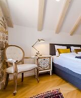 Villa Monte Santo by DuHomes