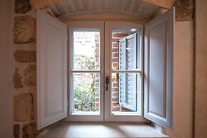 Villa Monte Santo by DuHomes