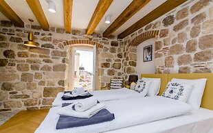 Villa Monte Santo by DuHomes