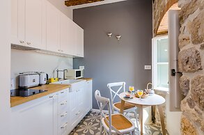 Villa Monte Santo by DuHomes