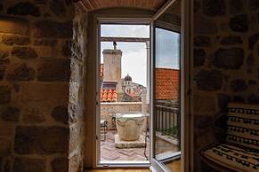 Villa Monte Santo by DuHomes