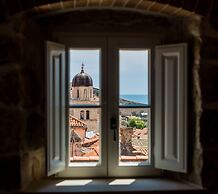 Villa Monte Santo by DuHomes