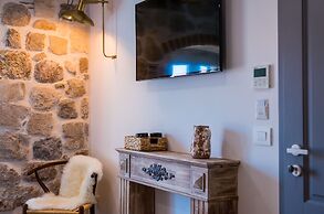 Villa Monte Santo by DuHomes