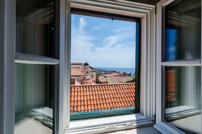 Villa Monte Santo by DuHomes