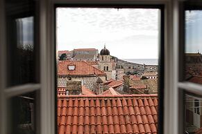 Villa Monte Santo by DuHomes