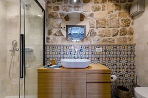 Villa Monte Santo by DuHomes