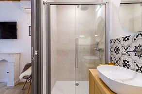 Villa Monte Santo by DuHomes