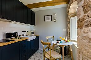 Villa Monte Santo by DuHomes