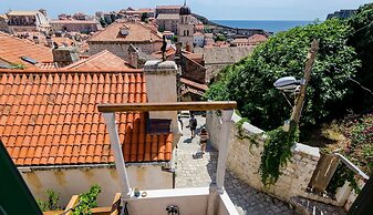 Villa Monte Santo by DuHomes