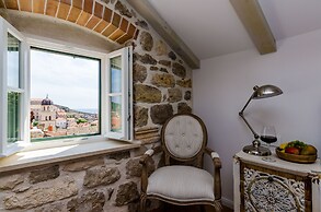 Villa Monte Santo by DuHomes