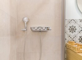 Villa Monte Santo by DuHomes