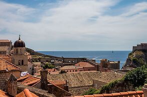 Villa Monte Santo by DuHomes