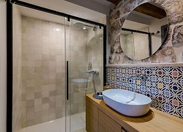 Villa Monte Santo by DuHomes