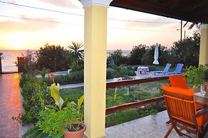 Beachfront Holiday House Eftichia