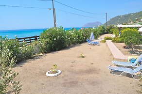 Beachfront Holiday House Eftichia