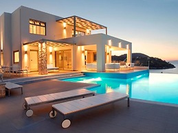 Welcome to Villa Soligia! Beach Front Villa Large Private Pool Amazing