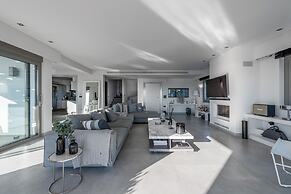 Welcome to Villa Soligia! Beach Front Villa Large Private Pool Amazing