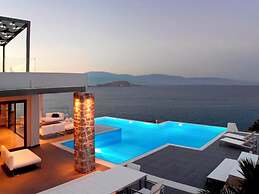 Welcome to Villa Soligia! Beach Front Villa Large Private Pool Amazing