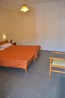 Holiday Studio Apartments Yannis on Agios Gordios Beach in Corfu