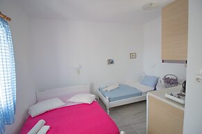 Kiki's Apartment Huge Balcony Dream