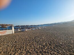 Kiki's Apartment Huge Balcony Dream