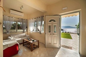 House Just on the Beach -included 2 Canoe and 2 Bicycles