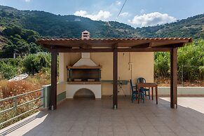 House Just on the Beach -included 2 Canoe and 2 Bicycles