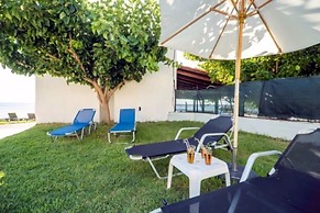 House Just on the Beach -included 2 Canoe and 2 Bicycles