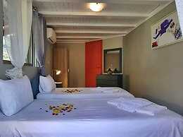 House Just on the Beach -included 2 Canoe and 2 Bicycles