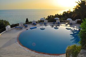 Agios Gordios Beach Holiday Apartments With Pool 
