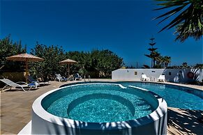 Xenos Villa 2 With 5 Bedrooms Private Swimming Pool, Near the sea