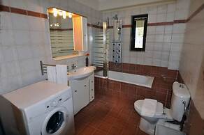 Xenos Villa 2 With 5 Bedrooms Private Swimming Pool, Near the sea