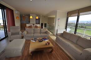 Xenos Villa 2 With 5 Bedrooms Private Swimming Pool, Near the sea