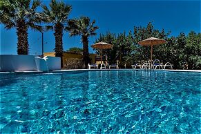 Xenos Villa 2 With 5 Bedrooms Private Swimming Pool, Near the sea