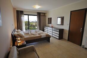 Xenos Villa 2 With 5 Bedrooms Private Swimming Pool, Near the sea