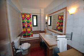 Xenos Villa 2 With 5 Bedrooms Private Swimming Pool, Near the sea