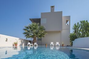 Xenos Villa 2 With 5 Bedrooms Private Swimming Pool, Near the sea