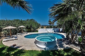 Xenos Villa 2 With 5 Bedrooms Private Swimming Pool, Near the sea