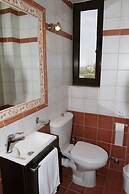 Xenos Villa 2 With 5 Bedrooms Private Swimming Pool, Near the sea