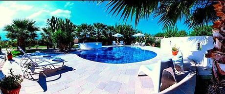 Xenos Villa 2 With 5 Bedrooms Private Swimming Pool, Near the sea