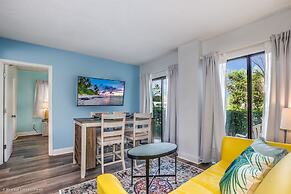 Pristine and Posh 2bd/2ba Condo With Private Balcony - #6en165