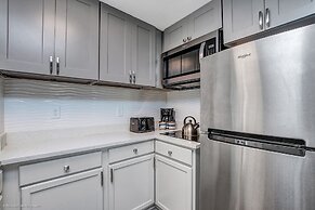 Pristine and Posh 2bd/2ba Condo With Private Balcony - #6en165